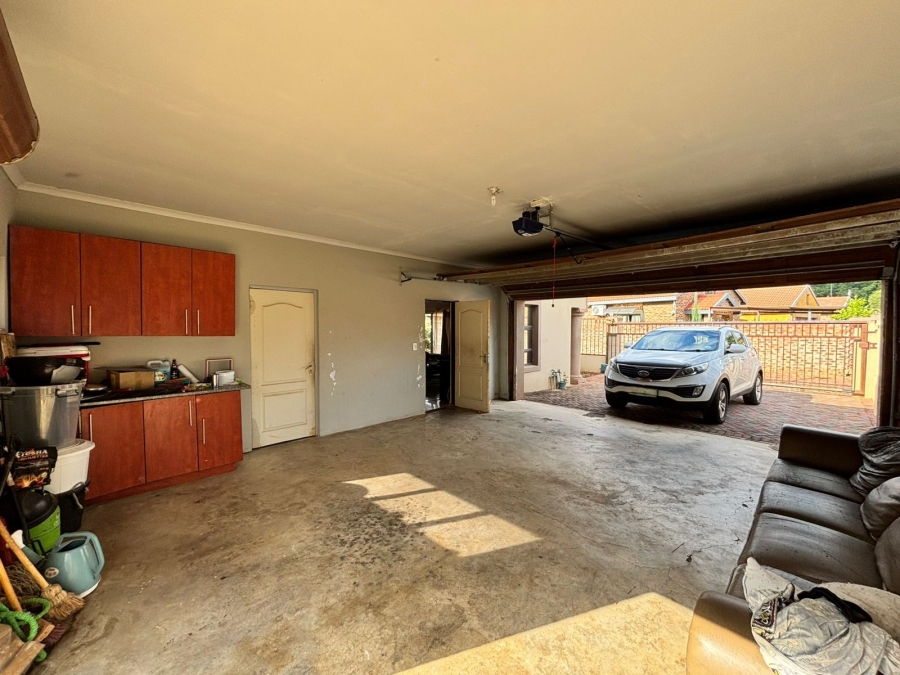 4 Bedroom Property for Sale in Mooivallei Park North West